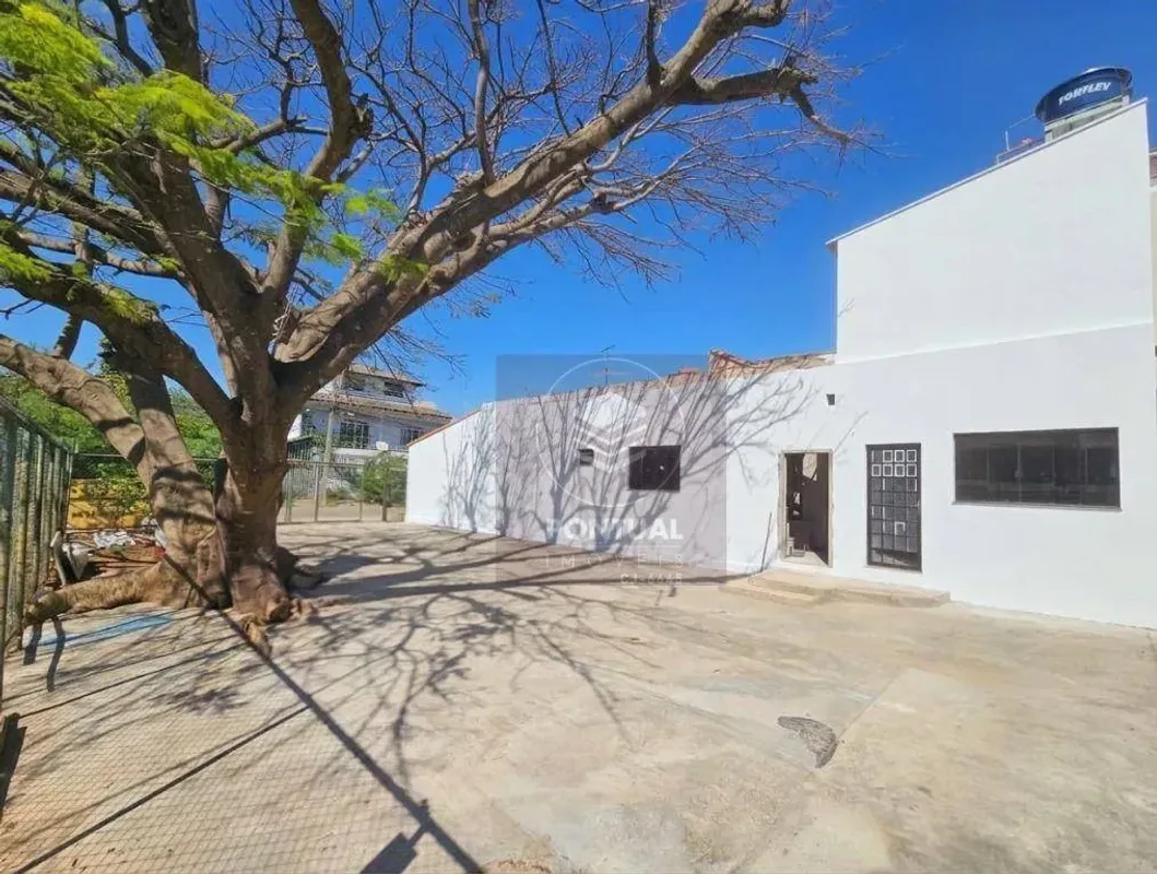 Casa para alugar com 80 m², 2 quartos, 1 banheiro, 6 vagas
