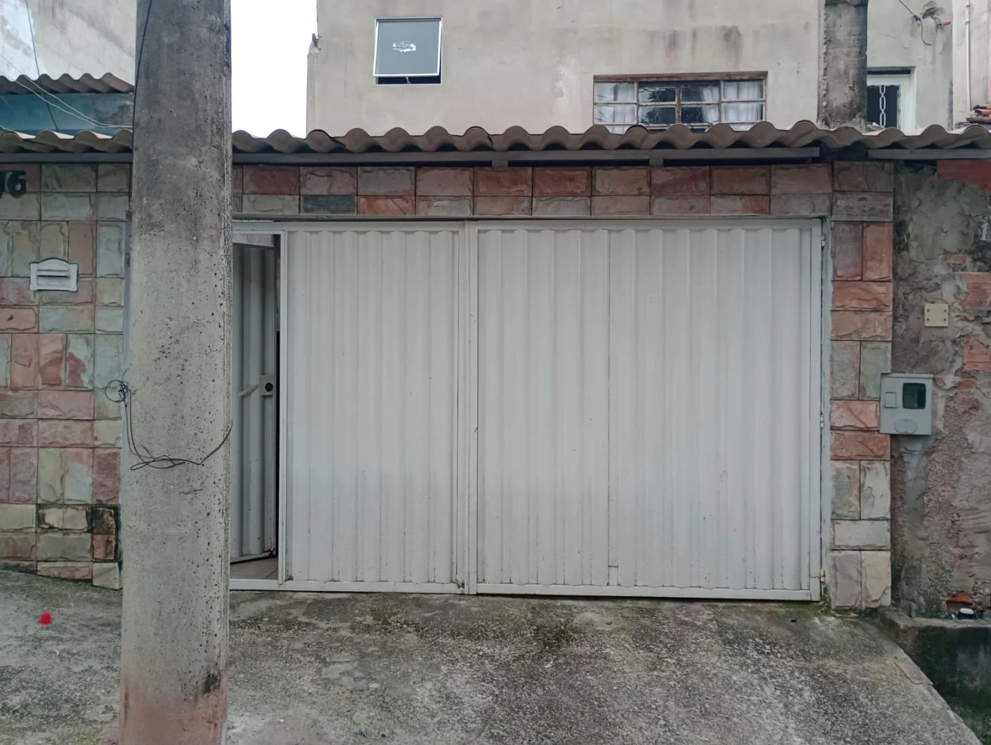 Casa tipo sobrado a venda no bairro Jatobá região do Barreiro