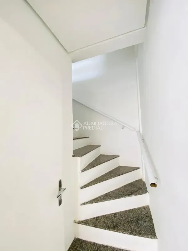 Casa para alugar com 80 m², 2 quartos, 3 banheiros, 2 vagas — foto 3