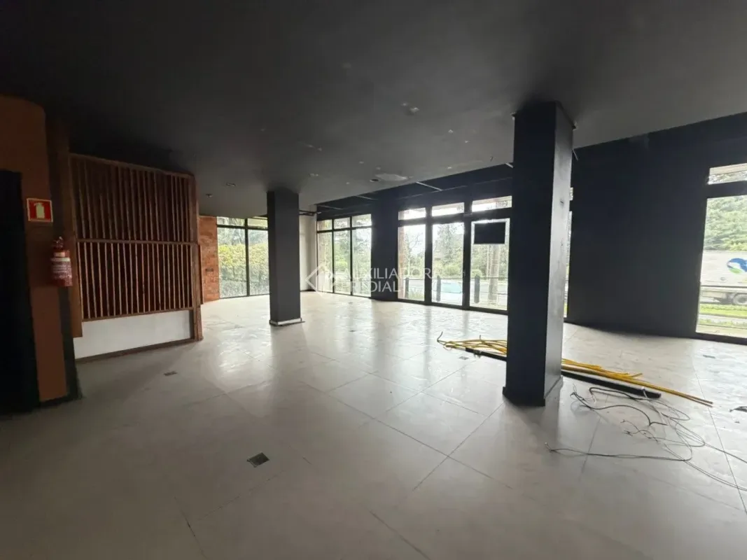 Ponto comercial/Loja/Box para alugar com 340 m², 2 banheiros — foto 7