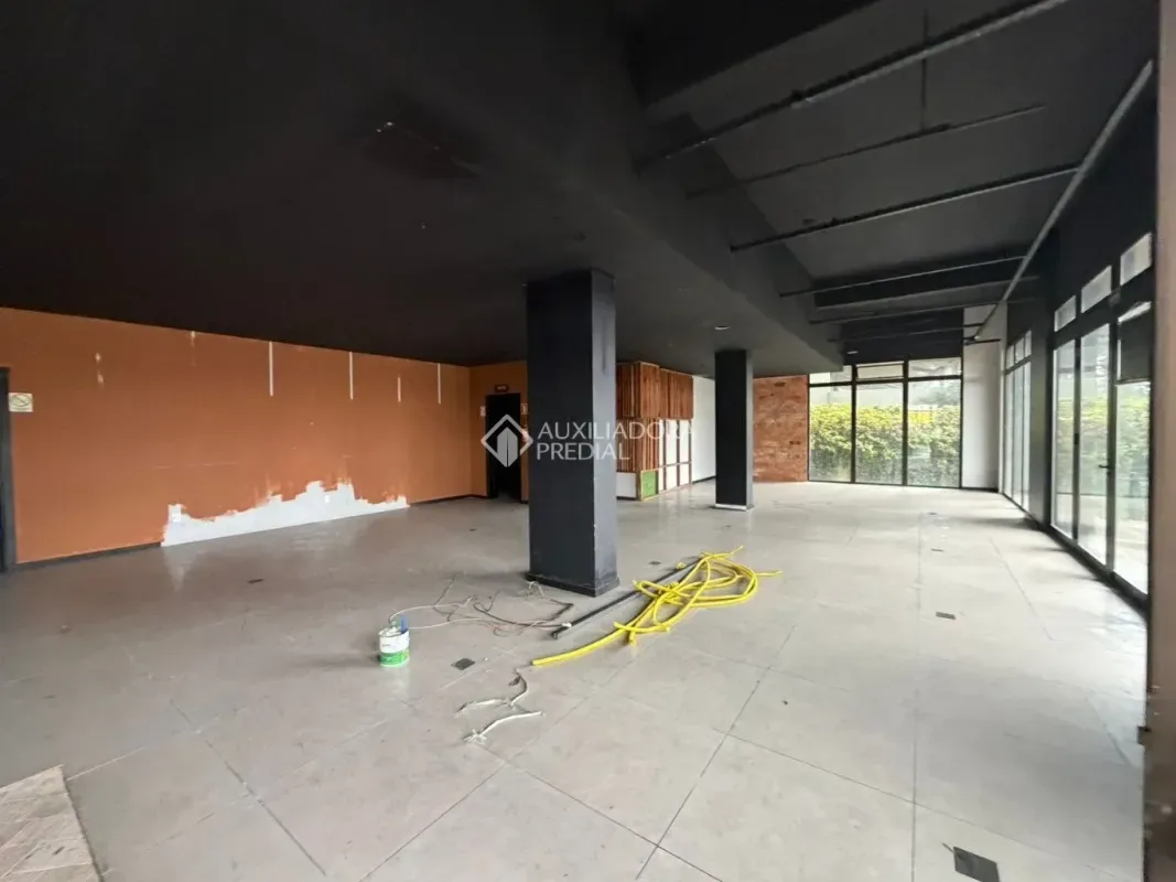 Ponto comercial/Loja/Box para alugar com 340 m², 2 banheiros — foto 9