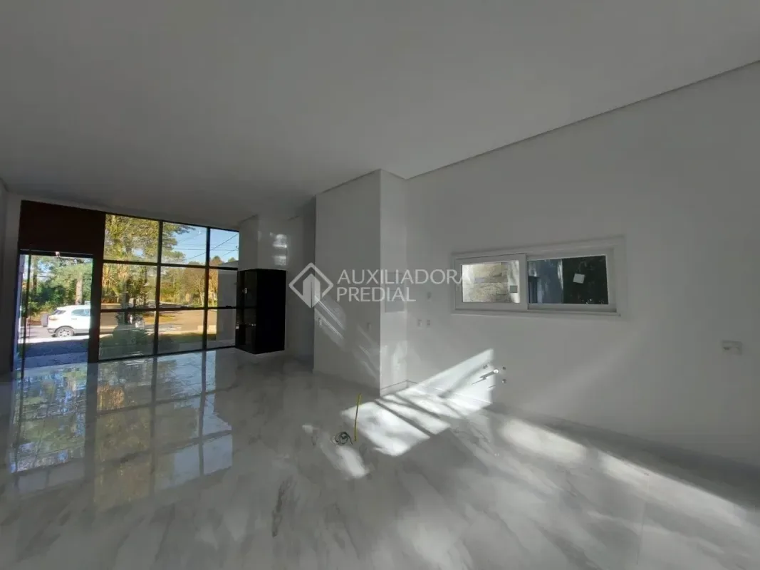Imóvel comercial para alugar com 225 m², 3 quartos, 3 banheiros, 2 vagas