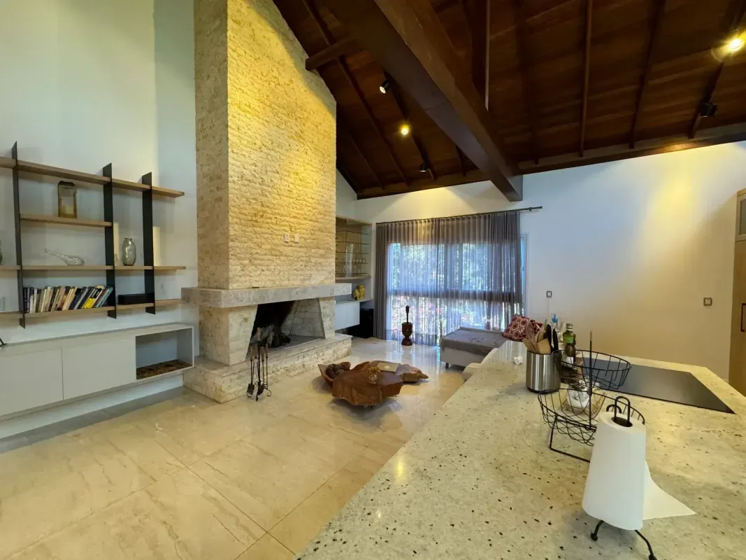 Casa para alugar com 220 m², 3 quartos, 3 banheiros, 2 vagas