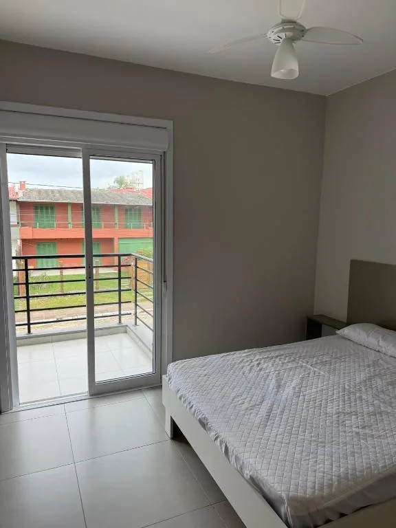 Ótimo apto a 50m da areia churrasq 2Q 2 banheiros 302, Torres (preços atualizados 2026), na 176 Rua Nossa Senhora dos Navegantes em Torres/RS — foto 2