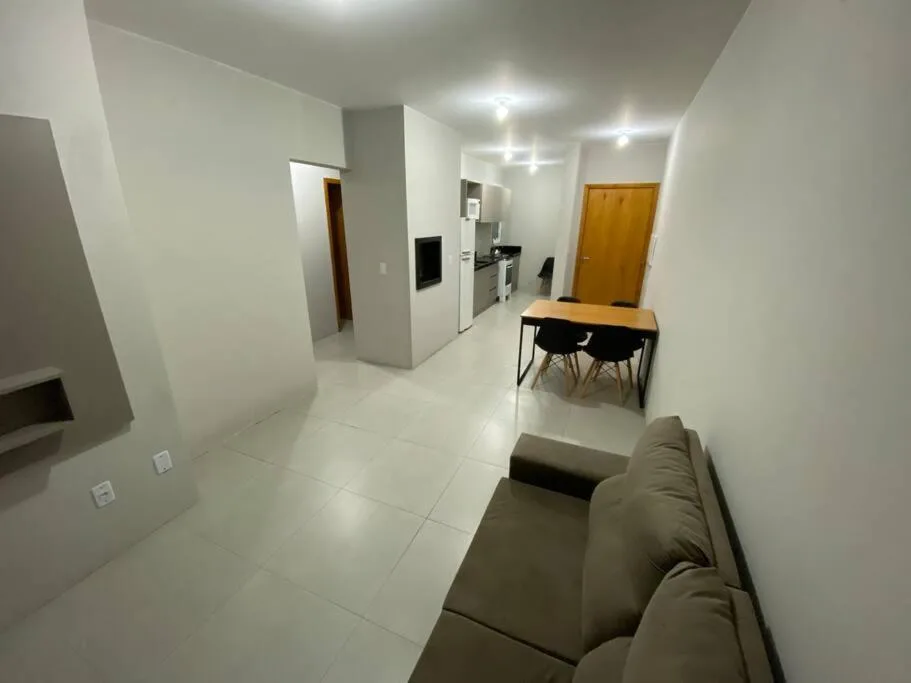 Ótimo apto a 50m da areia churrasq 2Q 2 banheiros 302, Torres (preços atualizados 2026), na 176 Rua Nossa Senhora dos Navegantes em Torres/RS — foto 4