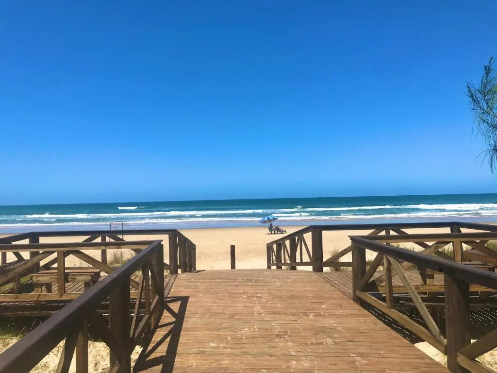 Bangalô em frente a reserva ecológica e 300m do mar, Torres (preços atualizados 2026), na Rua das Figueiras em Torres/RS — foto 14