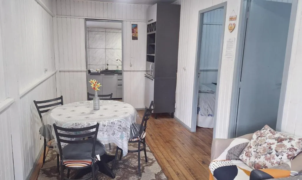 CASA de 2 quartos com 2 ares-condicionados em TORRES-RS - Na mais bela praia Gaúcha - Cozinha - Banheiro - TV smart 32 e Wi-Fi - Estacionamento - Anfitriã Superhost no BnB, Torres, na 1240 Rua Luíz Gonzaga Capaverde casa em Torres/RS — foto 5