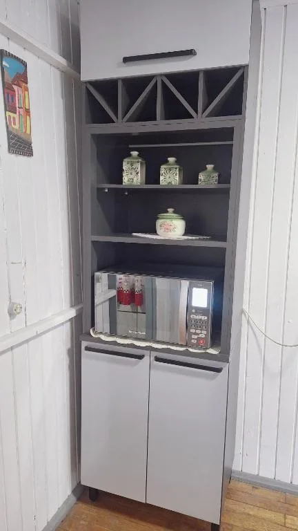 CASA de 2 quartos com 2 ares-condicionados em TORRES-RS - Na mais bela praia Gaúcha - Cozinha - Banheiro - TV smart 32 e Wi-Fi - Estacionamento - Anfitriã Superhost no BnB, Torres, na 1240 Rua Luíz Gonzaga Capaverde casa em Torres/RS — foto 7