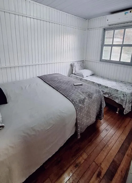 CASA de 2 quartos com 2 ares-condicionados em TORRES-RS - Na mais bela praia Gaúcha - Cozinha - Banheiro - TV smart 32 e Wi-Fi - Estacionamento - Anfitriã Superhost no BnB, Torres, na 1240 Rua Luíz Gonzaga Capaverde casa em Torres/RS — foto 10