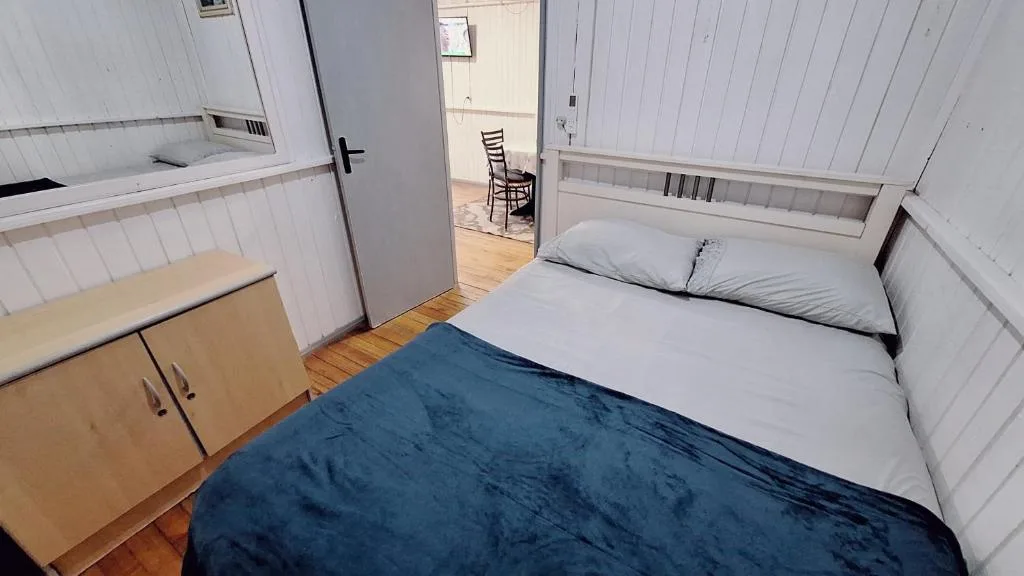 CASA de 2 quartos com 2 ares-condicionados em TORRES-RS - Na mais bela praia Gaúcha - Cozinha - Banheiro - TV smart 32 e Wi-Fi - Estacionamento - Anfitriã Superhost no BnB, Torres, na 1240 Rua Luíz Gonzaga Capaverde casa em Torres/RS — foto 14