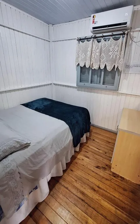 CASA de 2 quartos com 2 ares-condicionados em TORRES-RS - Na mais bela praia Gaúcha - Cozinha - Banheiro - TV smart 32 e Wi-Fi - Estacionamento - Anfitriã Superhost no BnB, Torres, na 1240 Rua Luíz Gonzaga Capaverde casa em Torres/RS — foto 16