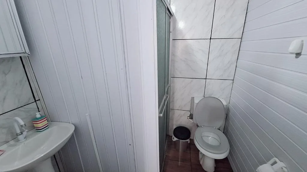 CASA de 2 quartos com 2 ares-condicionados em TORRES-RS - Na mais bela praia Gaúcha - Cozinha - Banheiro - TV smart 32 e Wi-Fi - Estacionamento - Anfitriã Superhost no BnB, Torres, na 1240 Rua Luíz Gonzaga Capaverde casa em Torres/RS — foto 26