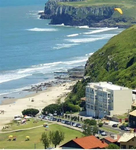 CASA de 2 quartos com 2 ares-condicionados em TORRES-RS - Na mais bela praia Gaúcha - Cozinha - Banheiro - TV smart 32 e Wi-Fi - Estacionamento - Anfitriã Superhost no BnB, Torres, na 1240 Rua Luíz Gonzaga Capaverde casa em Torres/RS — foto 35