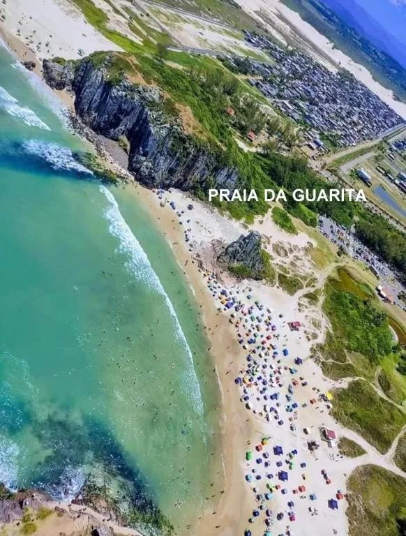 CASA de 2 quartos com 2 ares-condicionados em TORRES-RS - Na mais bela praia Gaúcha - Cozinha - Banheiro - TV smart 32 e Wi-Fi - Estacionamento - Anfitriã Superhost no BnB, Torres, na 1240 Rua Luíz Gonzaga Capaverde casa em Torres/RS — foto 44