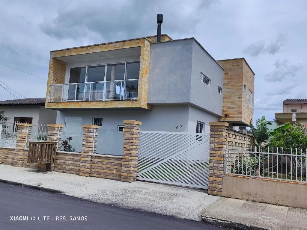 Residencial Ramos AP 02, Torres, na Rua Vinte e Um de Maio, n em Torres/RS