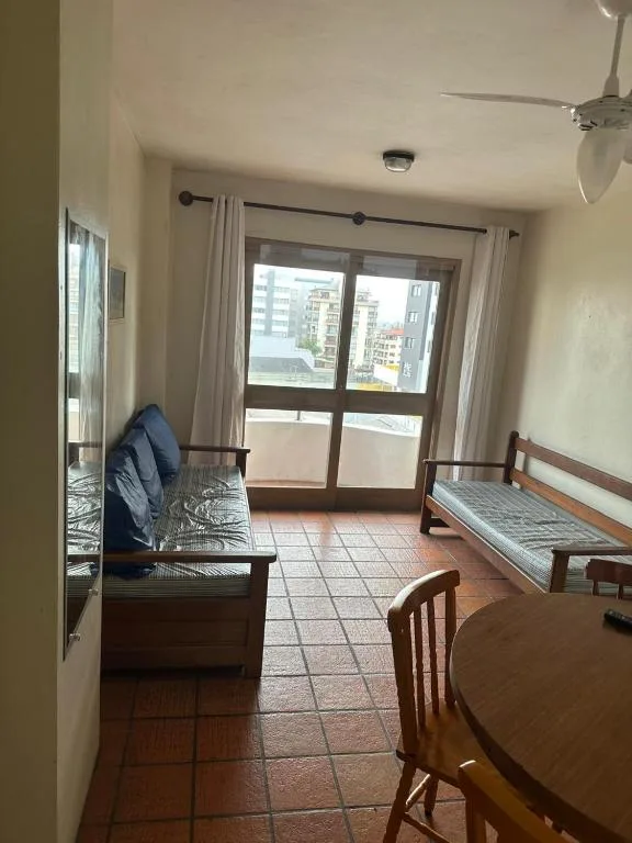Edificio Holiday, na Av. Barão do Rio Branco em Torres/RS — foto 3