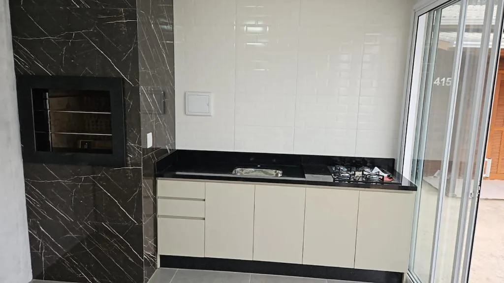 Casa com três quartos, piscina e área Gourmet, Torres, na Rua Dionel Ferro em Torres/RS — foto 16
