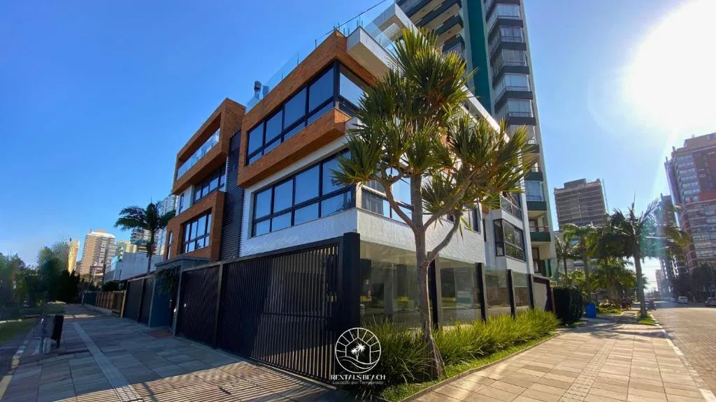 Apartamentos de Temporada Casa Carmel, Torres, na 432 Rua Sete de Setembro em Torres/RS — foto 3