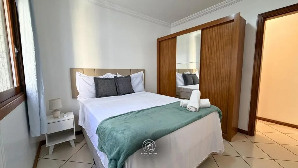 Apto 3 quartos com varanda a 270 mts do mar, Torres, na 260 Rua Desembargador Vieira Pires em Torres/RS — foto 2
