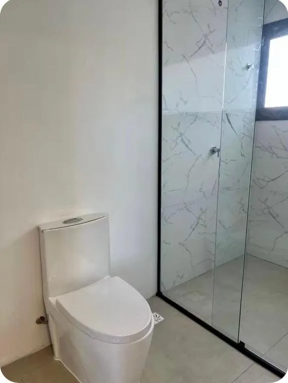 Suíte completa com cozinha próximo ao mar, Torres, na Estrada dos Cunhas, 1620 Apto 01, térreo com escada em Torres/RS — foto 2
