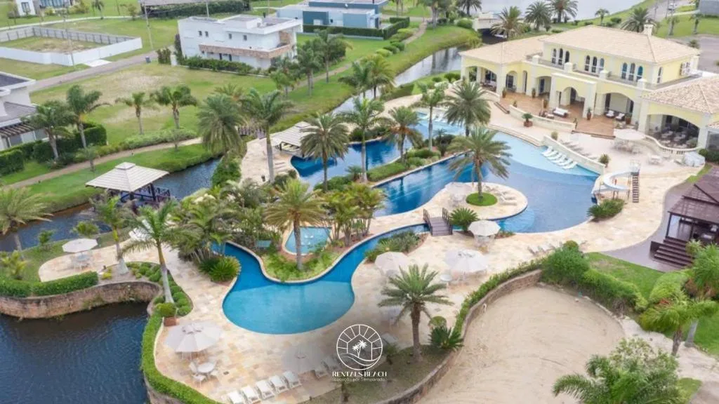 Casa Condomínio 5 suítes com piscina a 350m do mar, Torres, na 2009 Rua Estrada dos Cunhas em Torres/RS