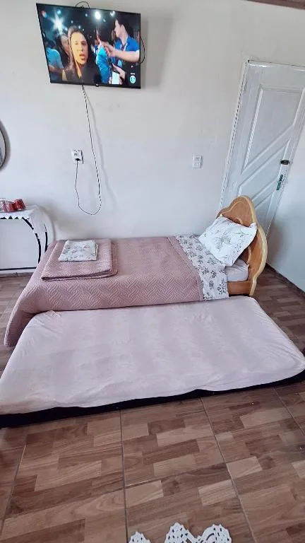 KITNET S4 em TORRES-RS - Confortável com cama casal box, cama de solteiro bicama, televisão, geladeira, micro-ondas, chaleira elétrica, ar-condicionado split - Anfitriã Superhost no BnB, Torres, na Rua Luíz Gonzaga Capaverde número 1., bairro Igra Sul em Torres/RS — foto 21