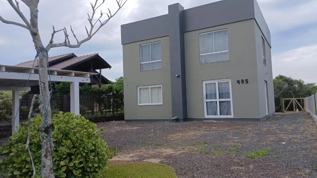Bela Casa em meio a natureza e perto do mar, Torres, na R. das Amendoeiras, 101 em Torres/RS