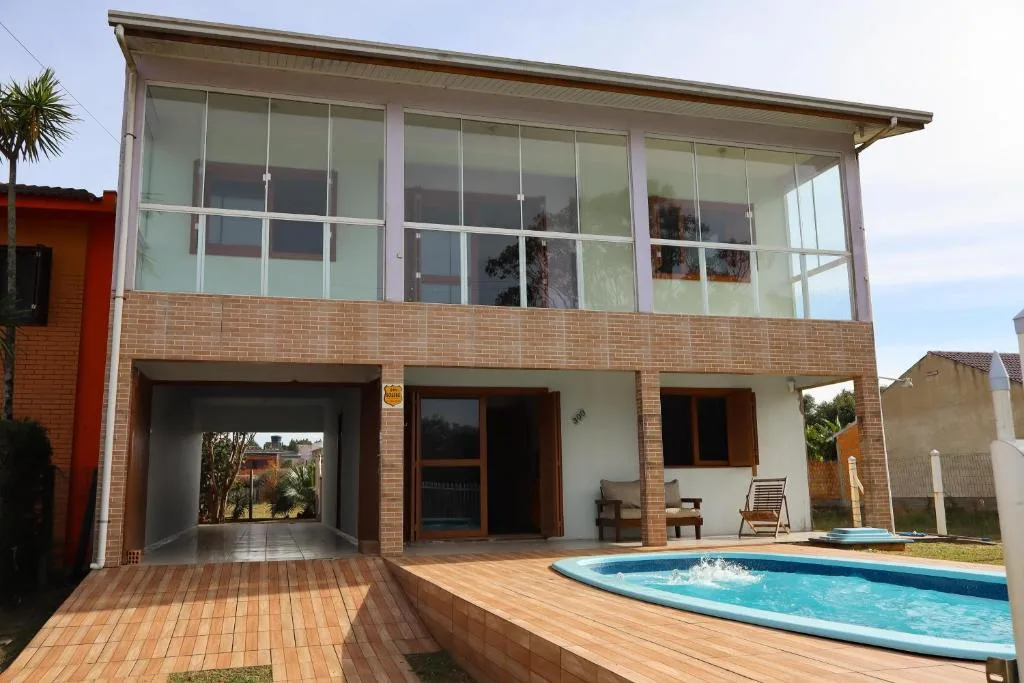 Casa para toda familia com dois pisos isolados com piscina em torres, Torres, na R. Luíz em Torres/RS