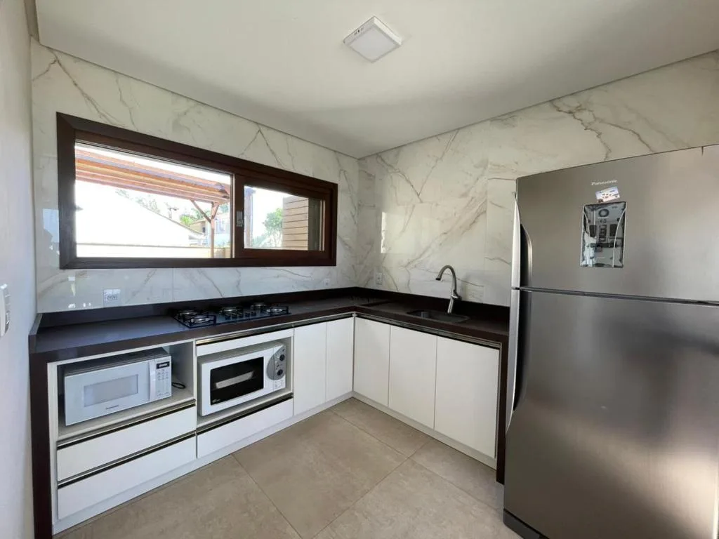 Casa de luxo com piscina a beira mar em torres, Torres, na Av. Beira Mar em Torres/RS — foto 4