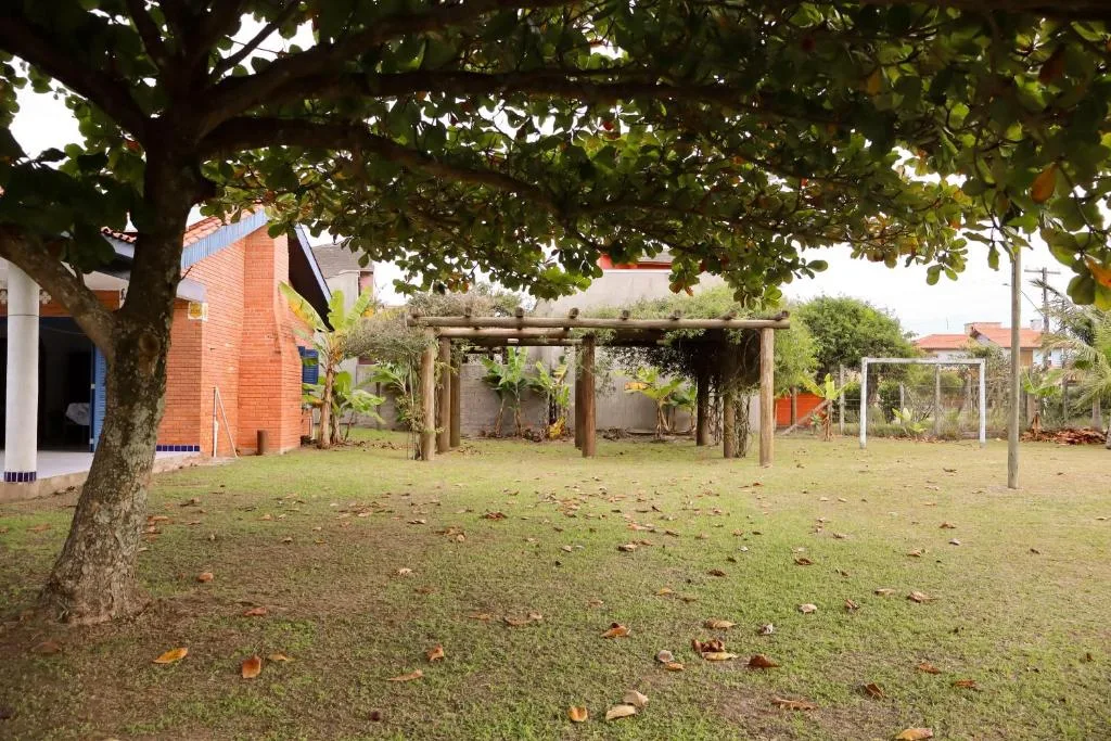 Casa com piscina patio e campinho em torres 1 quadra mar, Torres, na R. das Acácias em Torres/RS — foto 7