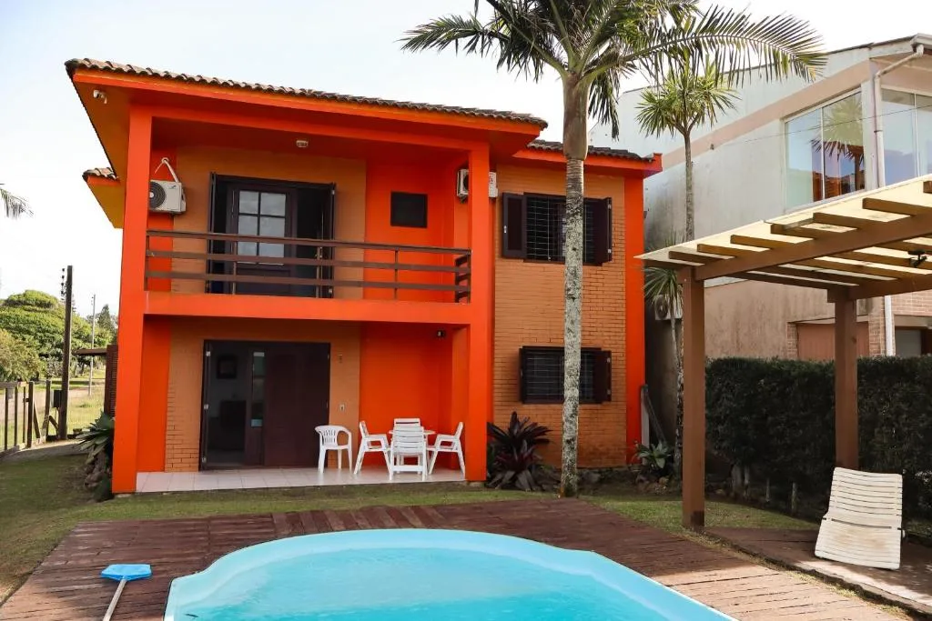 Casa com conforto e piscina em torres, Torres, na Rua Santa Vitória em Torres/RS