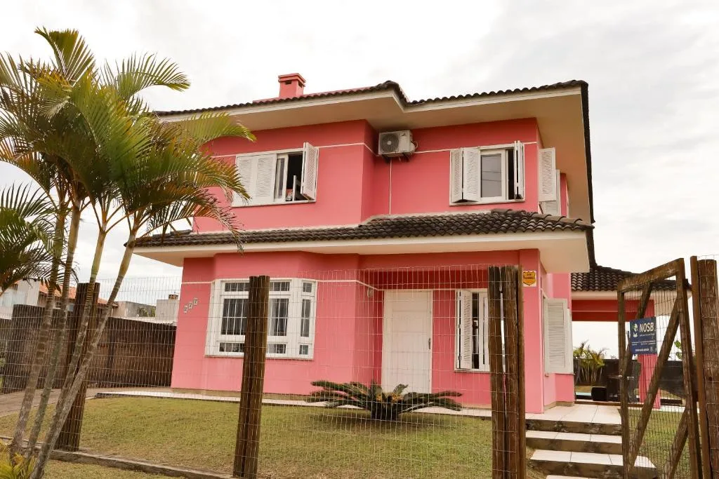 Casa completa com piscina a 1 quadra do mar em torres, Torres, na R. São Miguel em Torres/RS