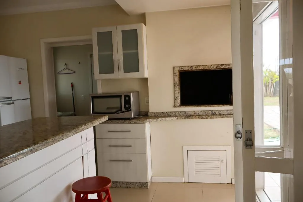 Casa completa com piscina a 1 quadra do mar em torres, Torres, na R. São Miguel em Torres/RS — foto 9