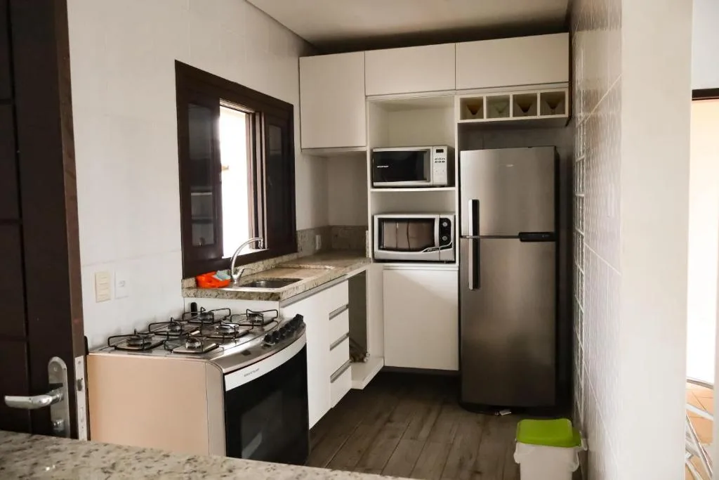 Casa com Piscina a 3 quadras do mar em Torres para 8 pessoas, Torres, na R. Santa Vitória em Torres/RS — foto 3