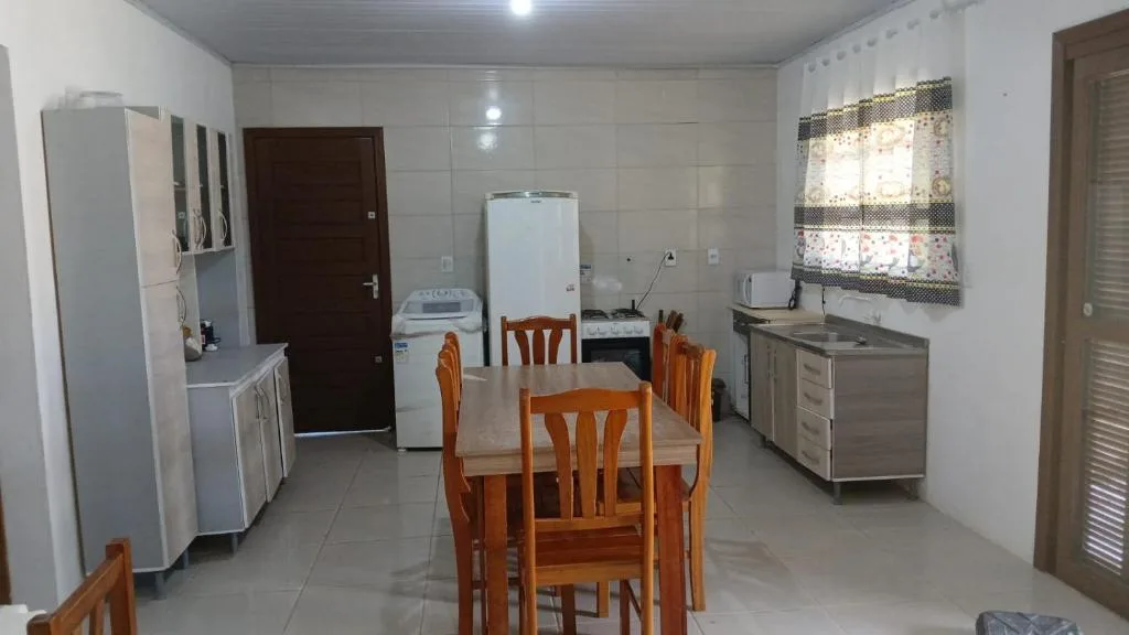 CASA com PISCINA EM TORRES 6 PESSOAS 2 QUADRAS DO MAR, Torres, na R. Luíz em Torres/RS — foto 5