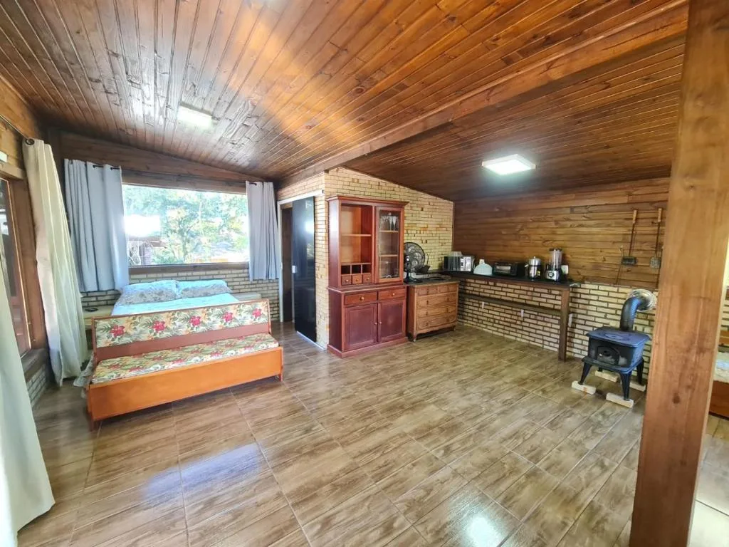 CHALÉ ALPES DOS ANJOS TUDO NUM SÓ LUGAR NATUREZA MOBILIA COMPLETA ESPAÇOSO SEM STRESS A 2 KM DO CENTRO DE CANELA rs, Canela, na Cezari vacari 1100 Casa em Canela/RS — foto 4