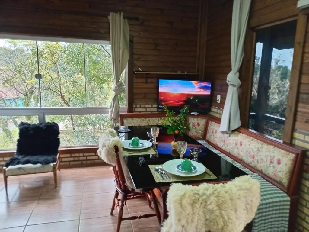 CHALÉ ALPES DOS ANJOS TUDO NUM SÓ LUGAR NATUREZA MOBILIA COMPLETA ESPAÇOSO SEM STRESS A 2 KM DO CENTRO DE CANELA rs, Canela, na Cezari vacari 1100 Casa em Canela/RS — foto 5