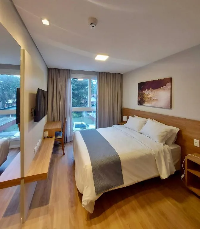 Lindo Flat no Serra Class com Piscina e Sauna, Canela, na Rua Minas Gerais em Canela/RS — foto 2