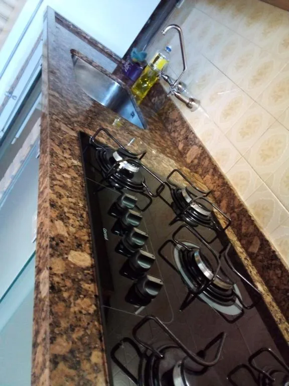 CHALÉ ALPINO RAIZ TODO MOBILIADO COM 2 QUARTOS COZINHA SALA BANHEIRO NATUREZA 2 KM centro de Canela rs, Canela, na Rua Cezare Vaccari 1100 Alpes Verdes Casa em Canela/RS — foto 6