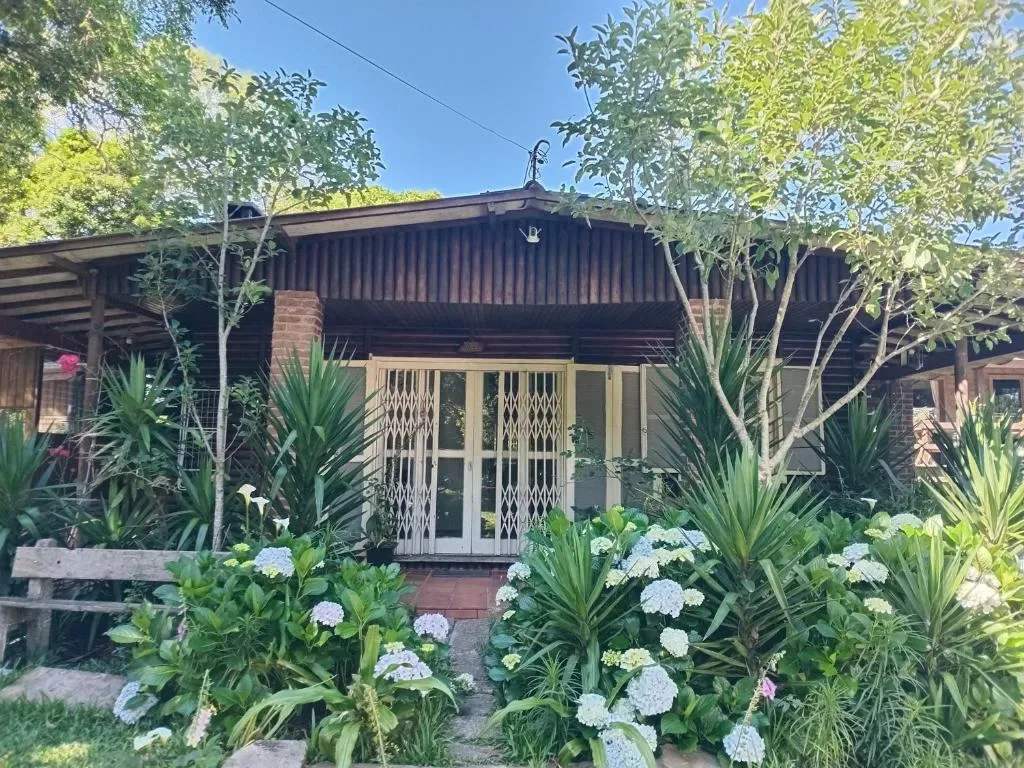 CHALÉ ALPINO RAIZ TODO MOBILIADO COM 2 QUARTOS COZINHA SALA BANHEIRO NATUREZA 2 KM centro de Canela rs, Canela, na Rua Cezare Vaccari 1100 Alpes Verdes Casa em Canela/RS — foto 7