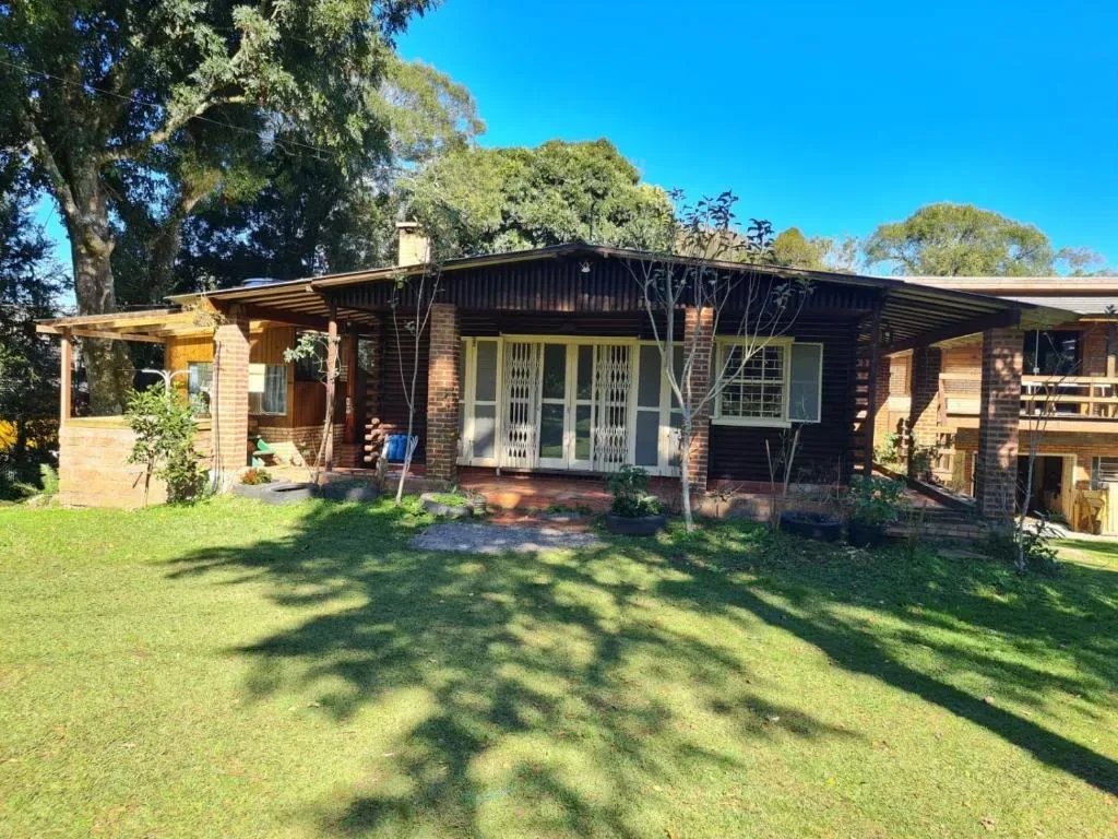 CHALÉ ALPINO RAIZ TODO MOBILIADO COM 2 QUARTOS COZINHA SALA BANHEIRO NATUREZA 2 KM centro de Canela rs, Canela, na Rua Cezare Vaccari 1100 Alpes Verdes Casa em Canela/RS — foto 23