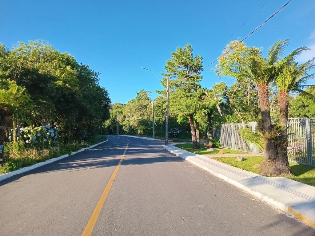 CHALÉ ALPINO RAIZ TODO MOBILIADO COM 2 QUARTOS COZINHA SALA BANHEIRO NATUREZA 2 KM centro de Canela rs, Canela, na Rua Cezare Vaccari 1100 Alpes Verdes Casa em Canela/RS — foto 24