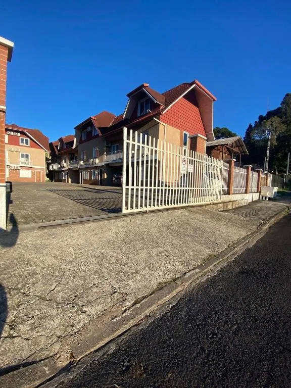 Casa11 triplex no centro , Próximo da igreja de pedra, Canela, na Rua Teixeira Soares em Canela/RS — foto 5