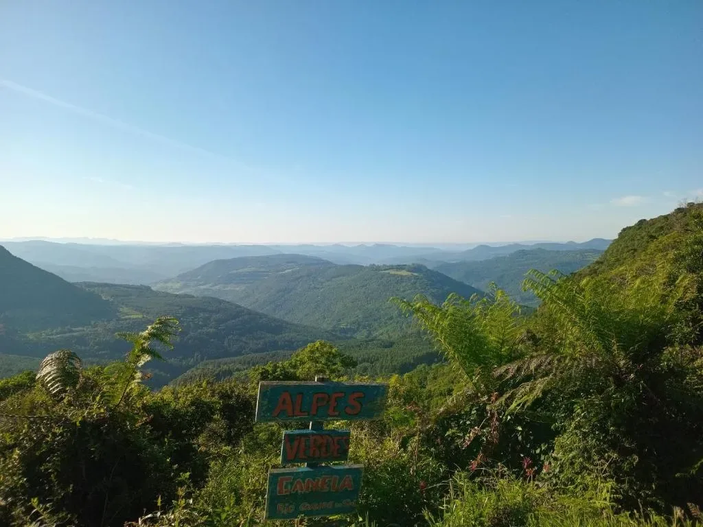 CHALÉ ALPINO RAIZ TODO MOBILIADO COM 2 QUARTOS COZINHA SALA BANHEIRO NATUREZA 2 KM centro de Canela rs, Canela, na Rua Cezare Vaccari 1100 Alpes Verdes Casa em Canela/RS — foto 42