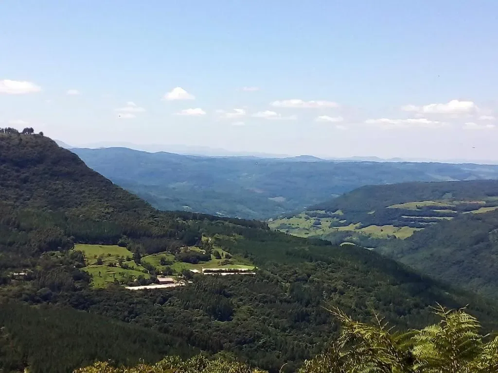CHALÉ ALPINO RAIZ TODO MOBILIADO COM 2 QUARTOS COZINHA SALA BANHEIRO NATUREZA 2 KM centro de Canela rs, Canela, na Rua Cezare Vaccari 1100 Alpes Verdes Casa em Canela/RS — foto 46