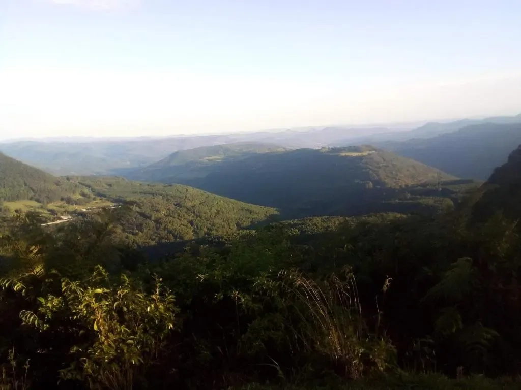 CHALÉ ALPINO RAIZ TODO MOBILIADO COM 2 QUARTOS COZINHA SALA BANHEIRO NATUREZA 2 KM centro de Canela rs, Canela, na Rua Cezare Vaccari 1100 Alpes Verdes Casa em Canela/RS — foto 49