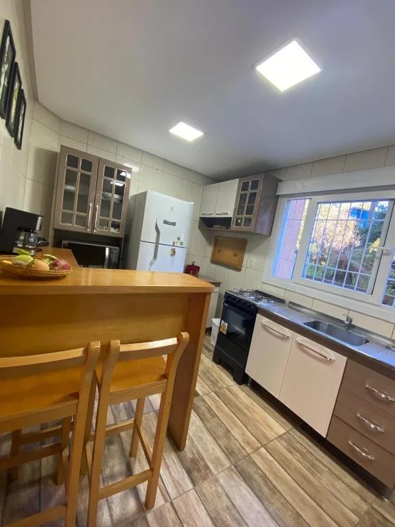 Casa11 triplex no centro , Próximo da igreja de pedra, Canela, na Rua Teixeira Soares em Canela/RS — foto 23