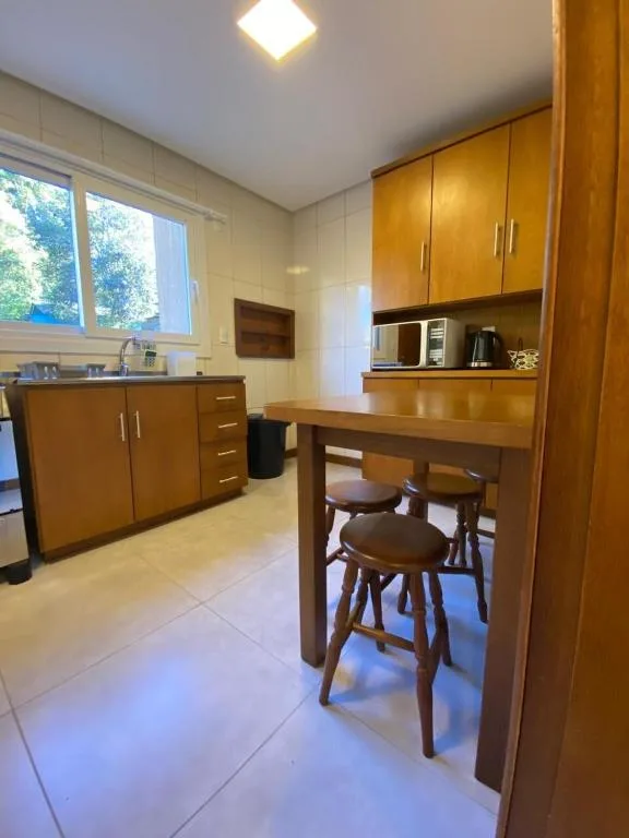 Casa12 Triplex no centro , próximo a Cátedra de pedra, Canela, na Rua Teixeira Soares em Canela/RS — foto 4