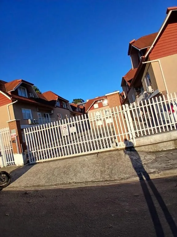 Casa12 Triplex no centro , próximo a Cátedra de pedra, Canela, na Rua Teixeira Soares em Canela/RS — foto 6