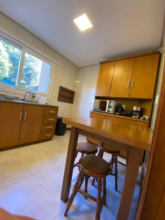 Casa12 Triplex no centro , próximo a Cátedra de pedra, Canela, na Rua Teixeira Soares em Canela/RS — foto 10
